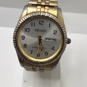 Embassy Mens Gold Tone Fashion Watch Stretch Band New Battery!